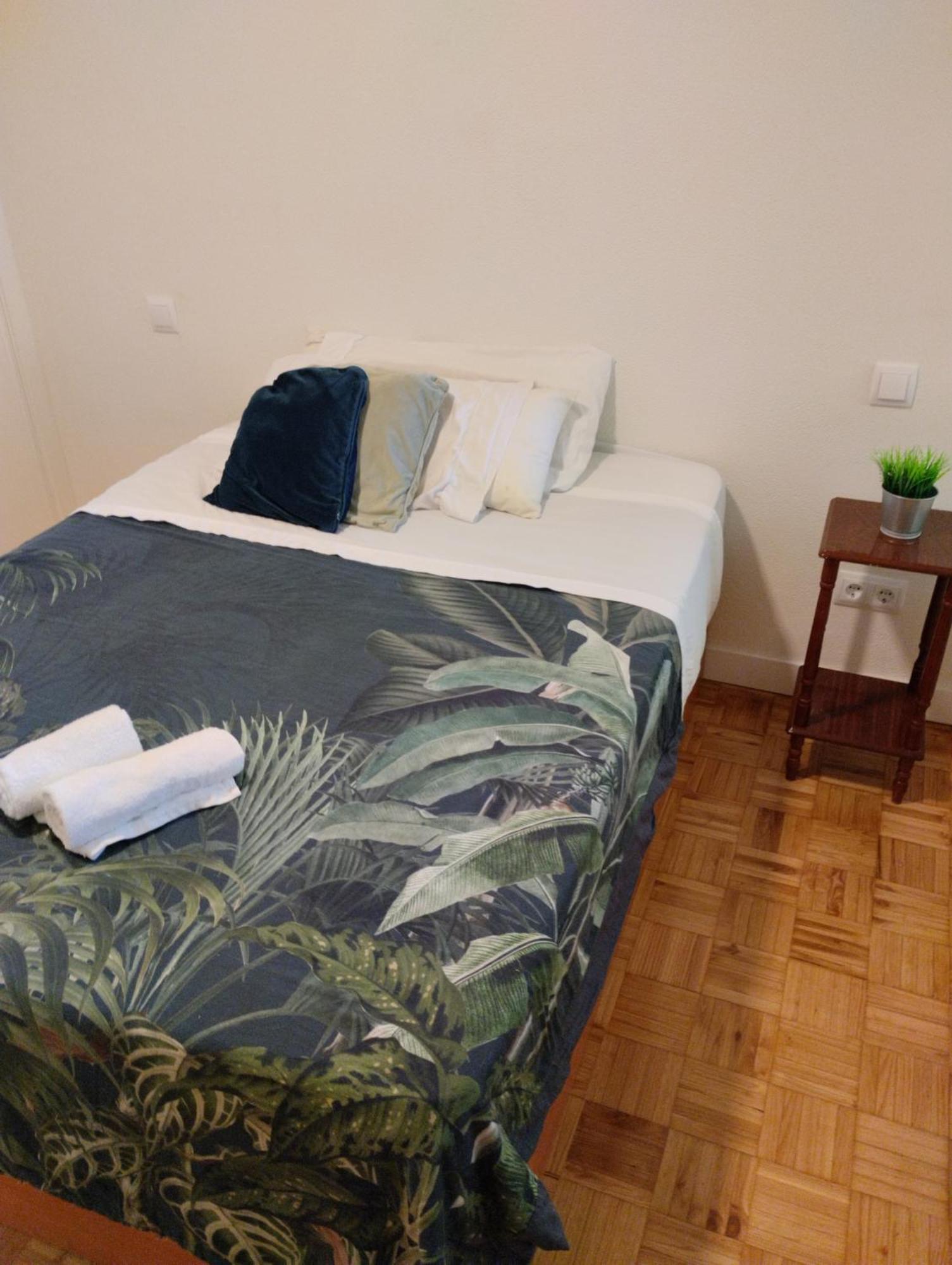 Habitacion Confort En Chamartin Madrid Exteriör bild