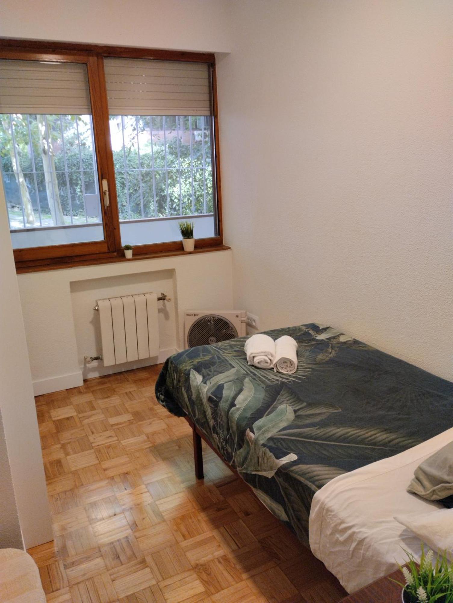 Habitacion Confort En Chamartin Madrid Exteriör bild